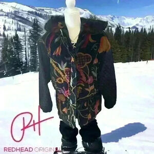 EUC Ladies London Fog Velvet Ski jacket. Size Med fully lined, pockets w/ hood